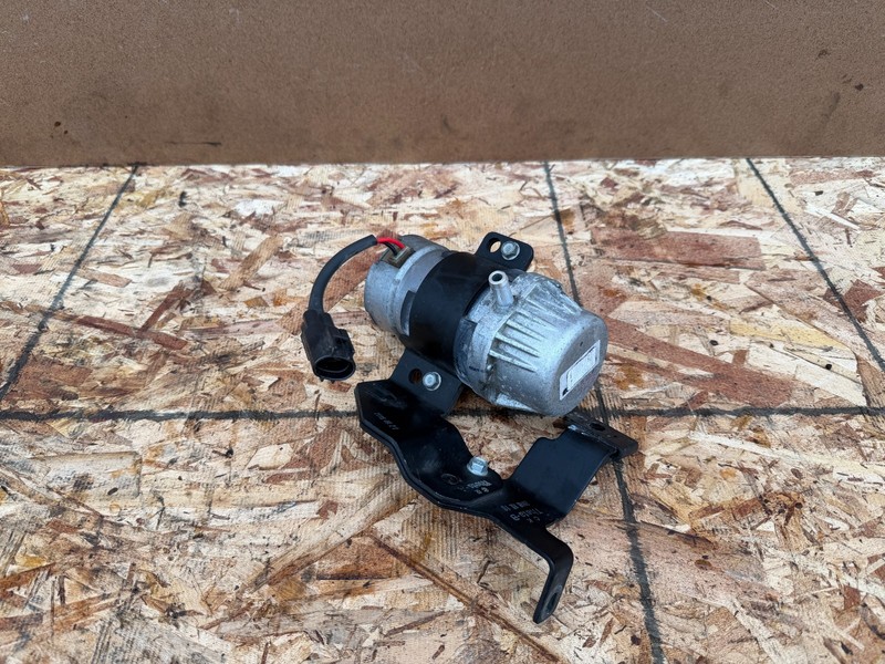 GENESIS G70 2019-2026 OEM ENGINE MOTOR VACUUM PUMP W/BRACKET ASSEY (2.0T & 3.3T)