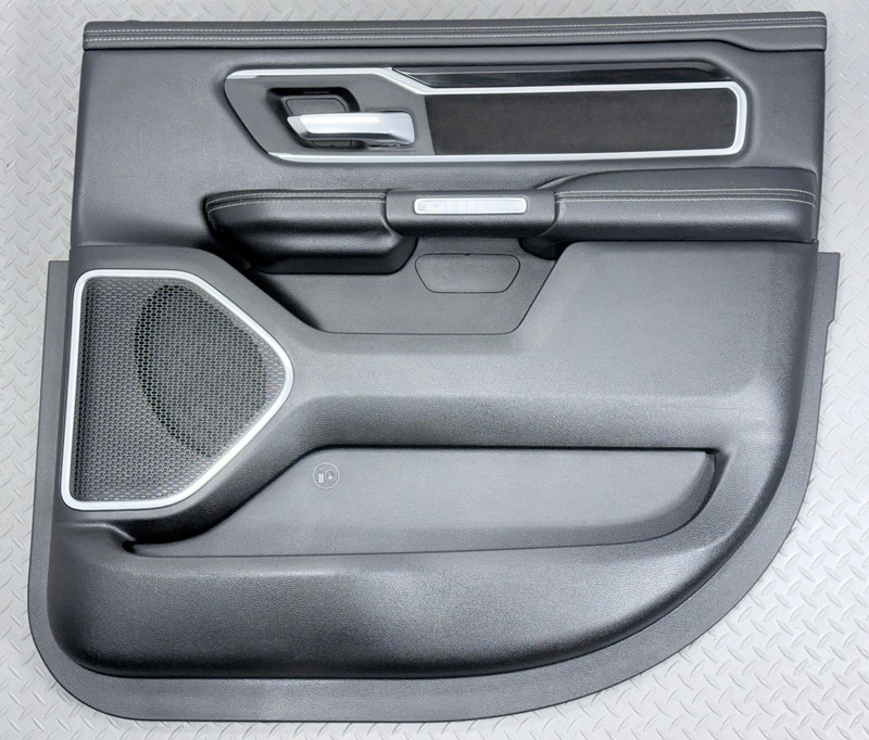 ✅ 2019-26 RAM 1500 5th Gen. Laramie CREW CAB OEM REAR RIGHT DOOR PANEL RH 55K