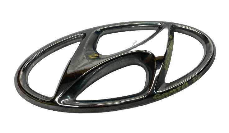 Hyundai Santa Fe grille emblem 2018 front grille emblem ornament assembly OEM