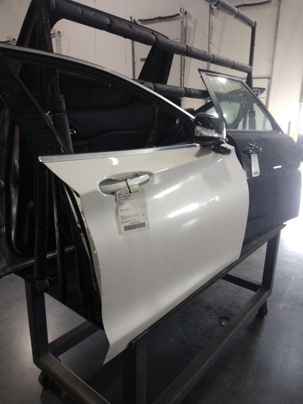 2018 INFINITI QX30 Right Front Door White OEM 660267 Used 88K Miles