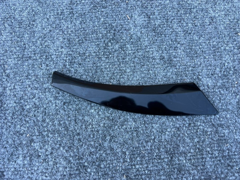 FORD MUSTANG MACH-E 2021-2026 OEM REAR LEFT QUARTER GLASS WINDOW TRIM MOLDING