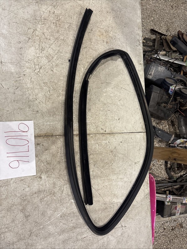 2004-2008 Ford F150 SuperCab DOOR GLASS WINDOW SEAL RUBBER Front LEFT LH OEM