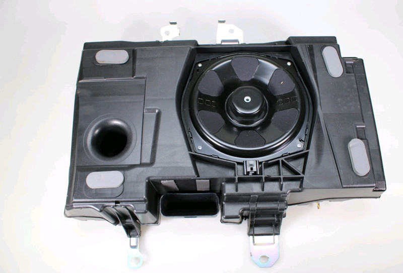12-19 LR Range Rover Evoque L538 Sub Woofer Subwoofer Audio Sound Speaker Box