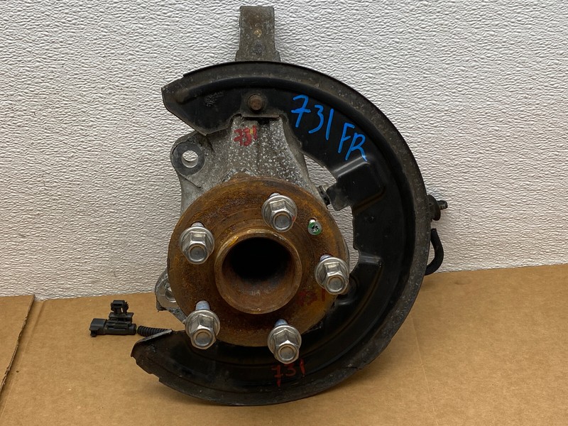 2013-2016 CADILLAC ATS FRONT RIGHT PASSENGER SIDE SPINDLE KNUCKLE HUB OEM LOT731