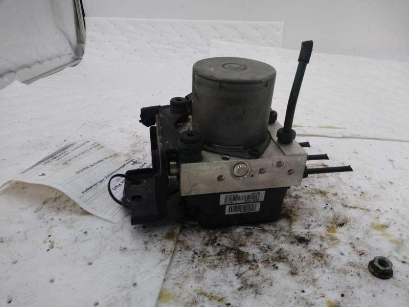 2019 Kia Sorento ABS Pump and Motor Assembly OEM 58910C6210 White 111K Miles