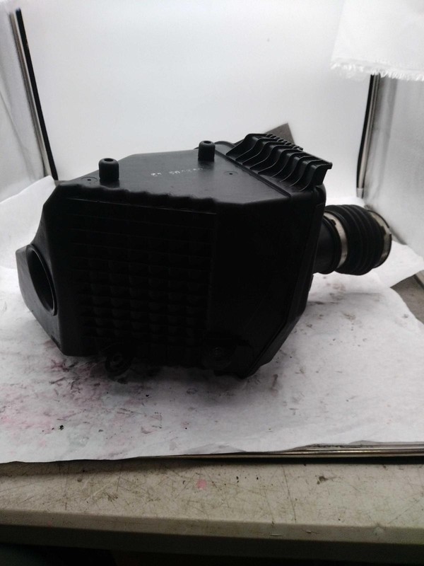 2006 Cadillac CTS Air Cleaner Assembly OEM 3.6L Black Used 220K Miles