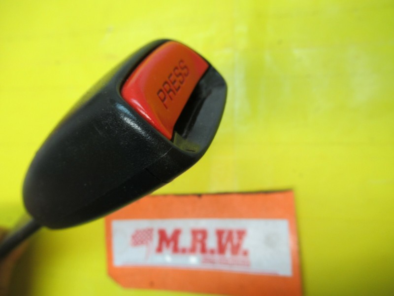 RIGHT FRONT SEAT BELT BUCKLE LATCH PASSENGER SIDE RF for 96 97 98 99 I30 MAXIMA