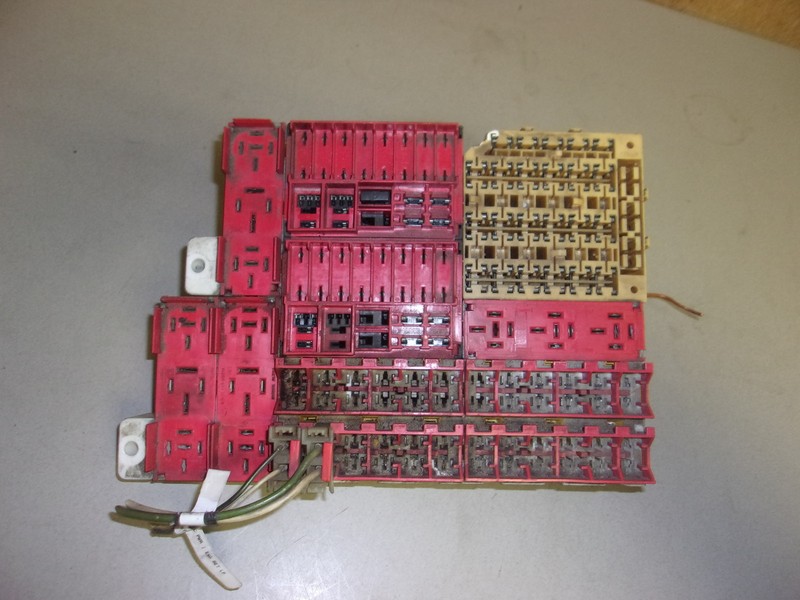 Freightliner Fuse Relay Box Block Assembly PE1954-001 *FREE SHIPPING*
