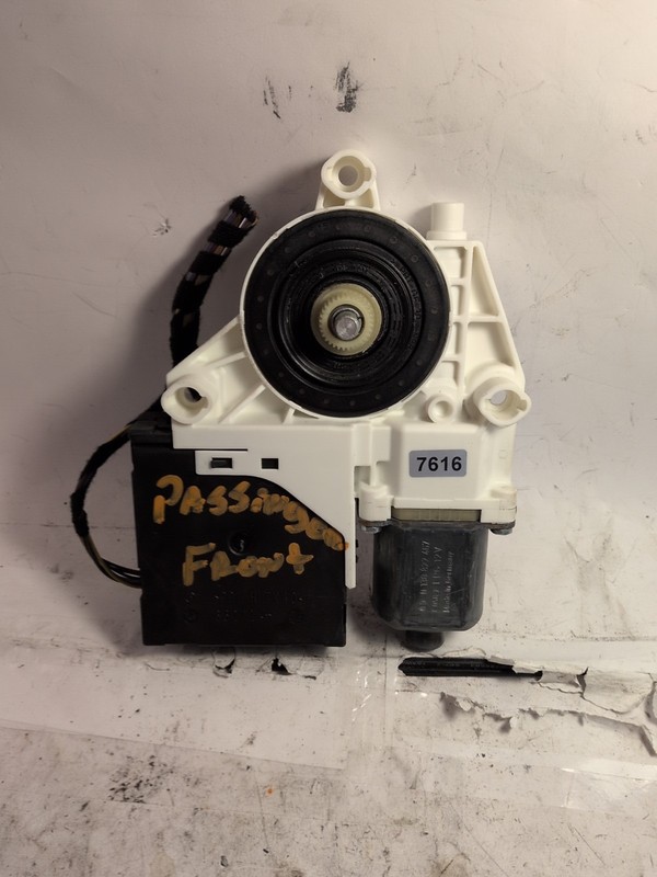 2009-2011 Volkswagen Tiguan Front Left Side Door Power Window Motor 5N0959701D