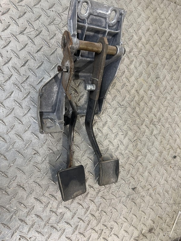 1998-2004 FORD RANGER 3.0 CLUTCH & BRAKE PEDAL OEM TESTED