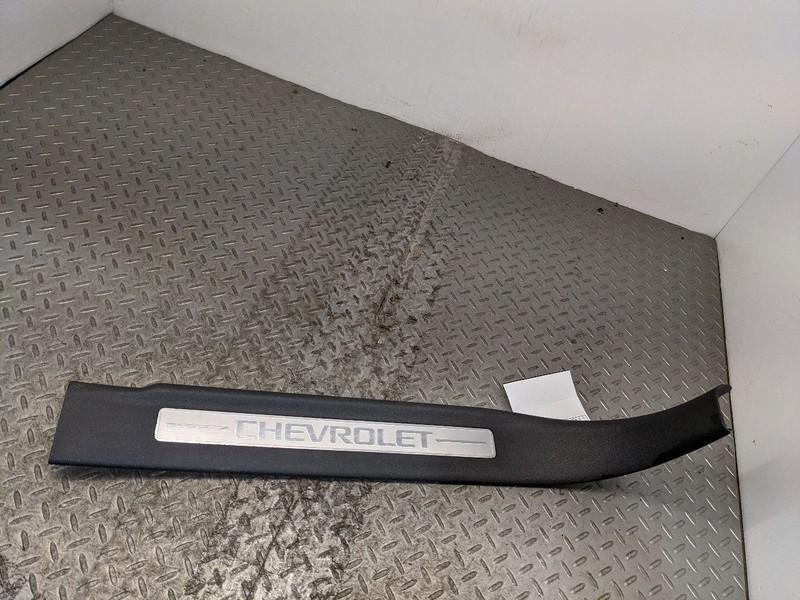 2015-2020 CHEVROLET SUBURBAN REAR LEFT SIDE DOOR SILL SCUFF PLATE TRIM C 1183685