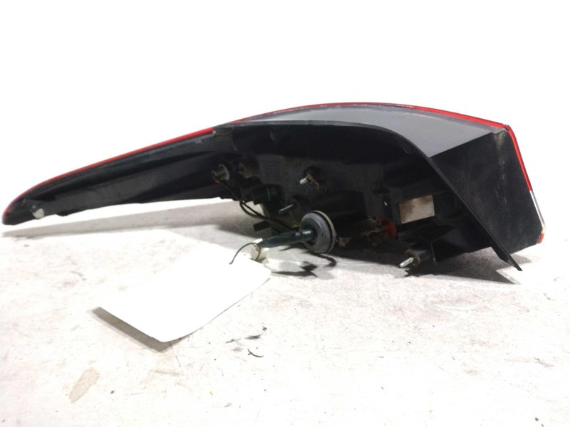 Used Right Tail Light Assembly fits: 2016 Hyundai Elantra Cpe Korea built lid mo