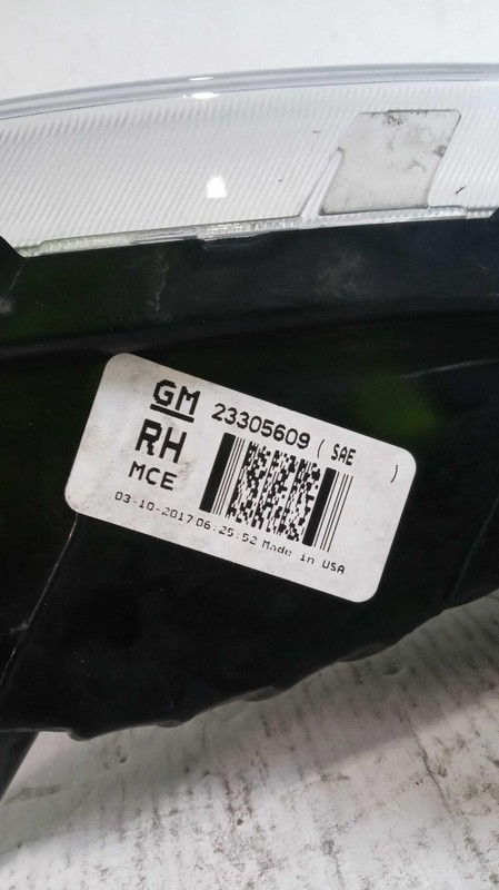 2017 Chevrolet Traverse Right Turn Signal/Parking Light Assembly Black 283510