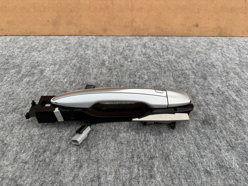 INFINITI Q50 2014-2024 OEM FRONT RIGHT PASSENGER EXTERIOR DOOR HANDLE (SILVER)