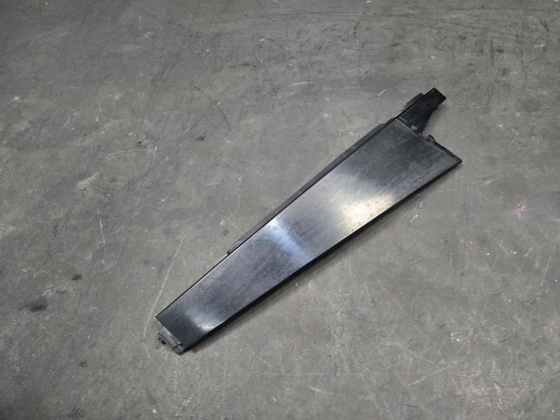 Rear Left Door Window Front Side Molding 2018 Range Rover Velar LR148914 19 - 22