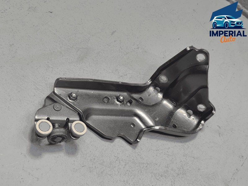TOYOTA SIENNA REAR PASSENGER SLIDING DOOR LOWER ROLLER HINGE BRACKET OEM 2011-20