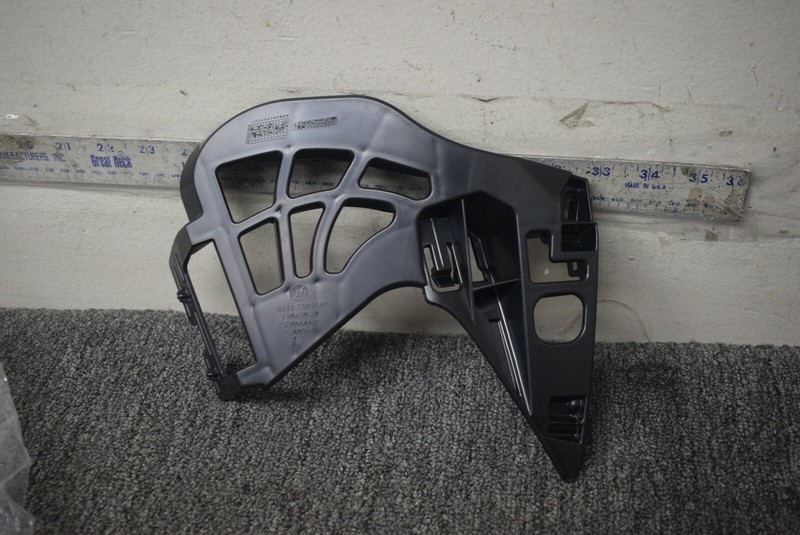 2019 BMW 5 SERIES OUTER COVER MOUNTING BRACKET FACTORY OEM