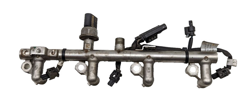 12-15 Mercedes W204 C250 SLK250 M271 Fuel Injector Rail Line 2710705495 OEM