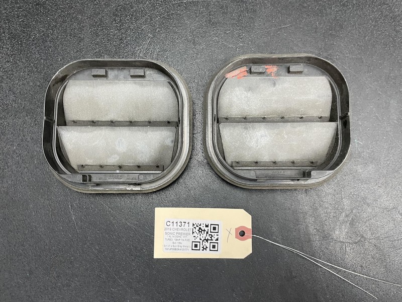 2PC Rear Right & Left Quarter Pressure Vent Grille 2019 Chevrolet Sonic 12- 20 X