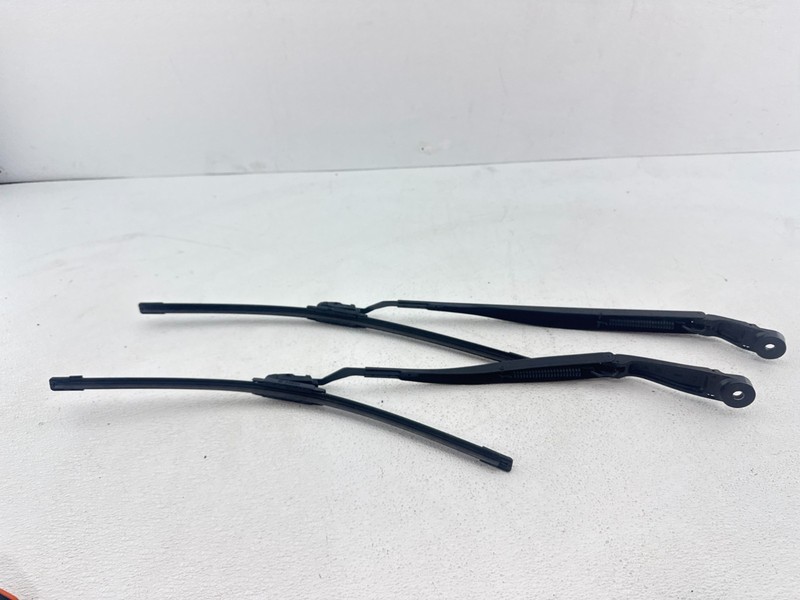 2016 - 2021 JEEP GRAND CHEROKEE WINDSHIELD WIPERS W/ BLADES OEM