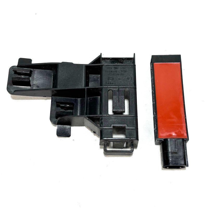 📌2015-2020 AUDI A3 FRONT RIGHT SIDE KEYLESS ENTRY ANTENNA MODULE W/ BRACKET OEM