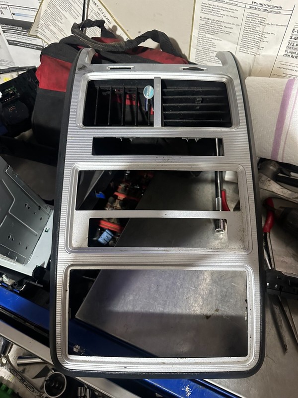 09-10 DODGE JOURNEY OEM RADIO & HEATER AC CONTROL DASH & VENT BEZEL TRIM