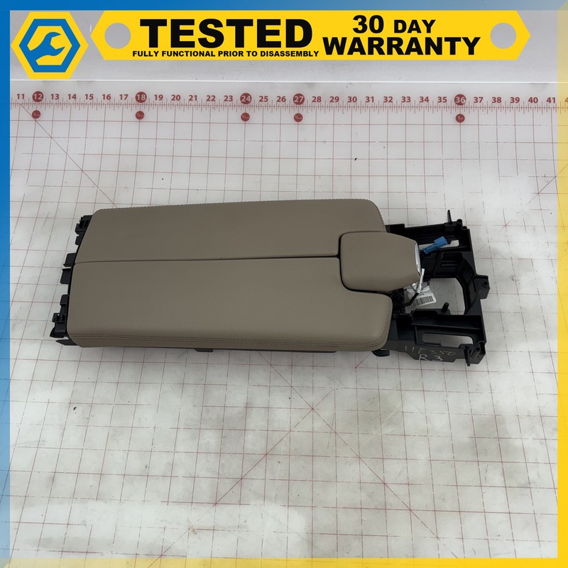 10-16 Mercedes E-class W212 CENTER CONSOLE ARMREST ARM REST COVER OEM