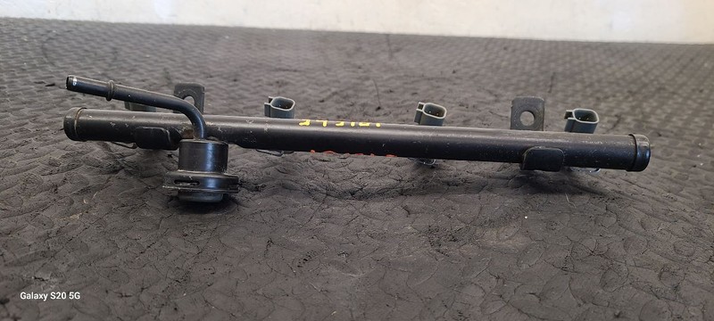 04-05 Jeep Liberty 2.4L Fuel Injector W/ Rail OEM 53013656AA