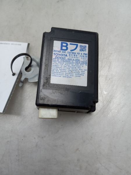 15 16 Lexus RC350 Electrical Key & TPMS Receiver 897B0-24030