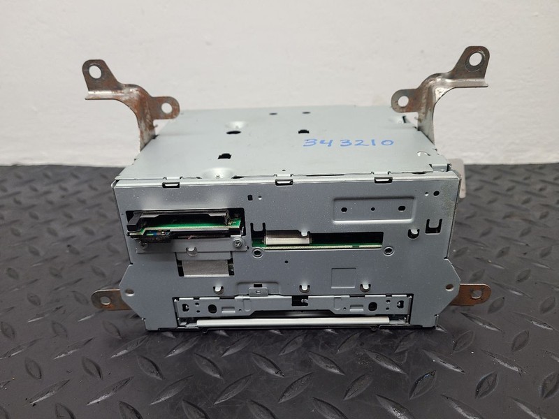 08-09 Nissan Armada AM FM CD Stereo Radio Receiver Assembly OEM 25915-ZQ31A