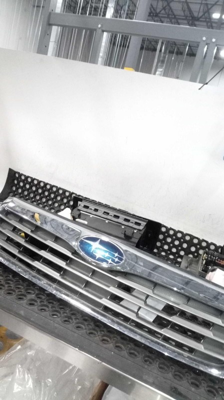 2010 Subaru Forester Grille Silver OEM Used 91121SC000 91121SC001 91191SC000