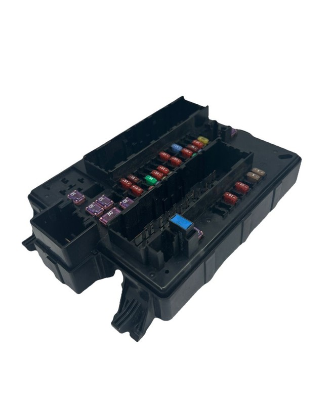 20 Chevrolet Traverse junction box cabin fuse relay block assy