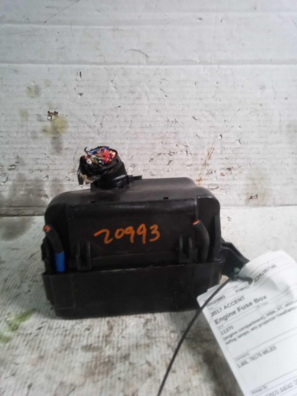 2017 Hyundai Accent Fuse Box OEM Red 914201R580 914201R581 76K Miles