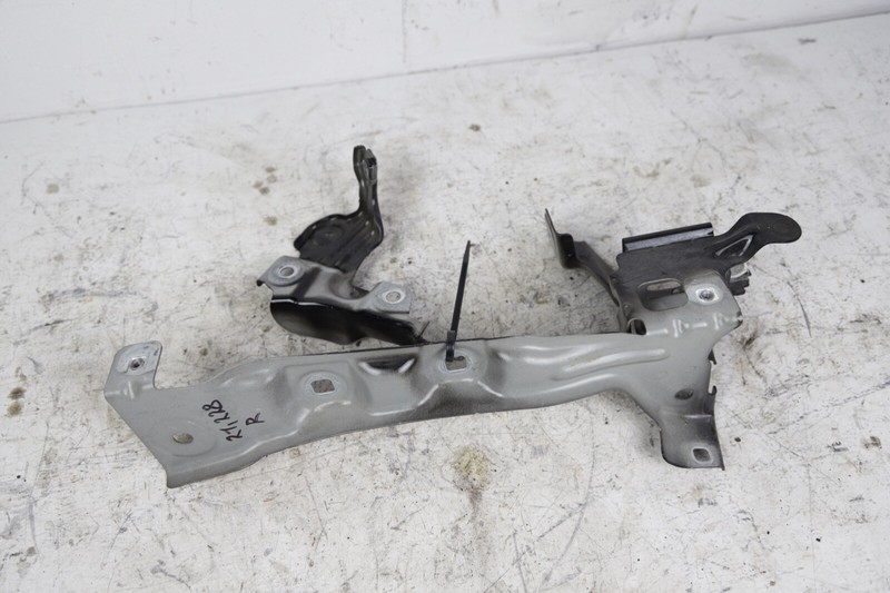 2020 2021 BMW 1 2 SERIES F40 F44 RIGHT PASSENGER SIDE WING MOUNTING BRACKET SET