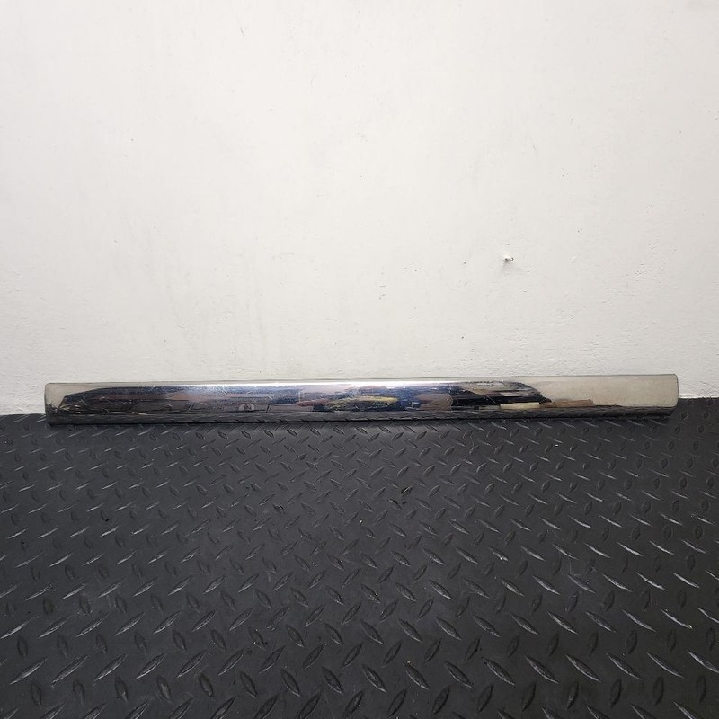 00-06 GMC Yukon Front Left Driver Door Chrome Insert Molding OEM 15176375