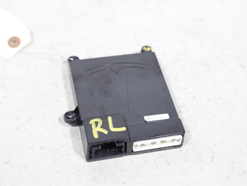 2016-2020 Tesla Model X REAR LEFT SEAT CONTROL MODULE OEM 84K
