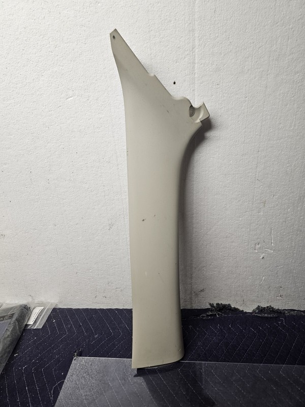 2014-2022 JEEP CHEROKEE FRONT LEFT SIDE WINDSHIELD A PILLAR TRIM PANEL OEM
