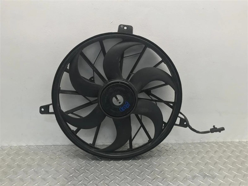 1999-2003 JEEP GRAND CHEROKEE ENGINE COOLING FAN ASSEMBLY OEM 52079528AB