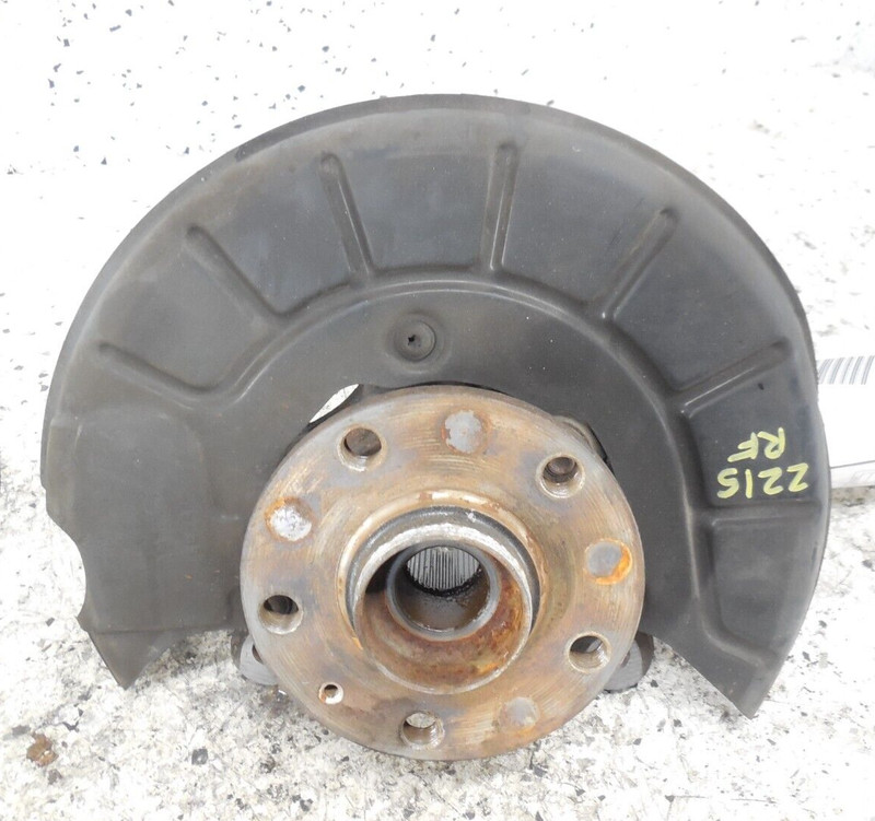 12-19 Volkswagen Beetle Front Spindle Knuckle Hub Right RH OEM Integral Bracket