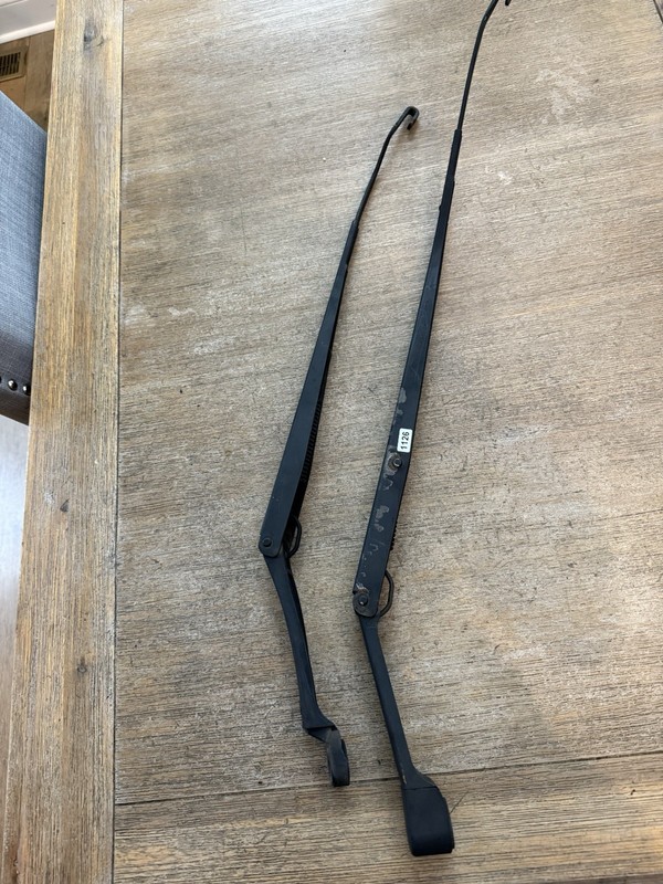 2006 HYUNDAI TUCSON RIGHT & LEFT SIDE WIPER ARMS OEM