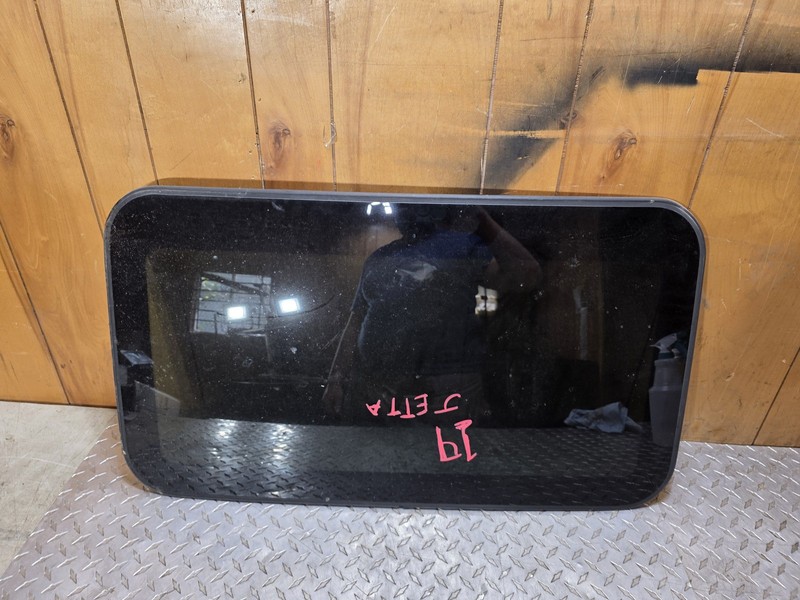 11 12 13 14 15 16 17 18 Volkswagen Jetta Sunroof Glass Assembly Tested