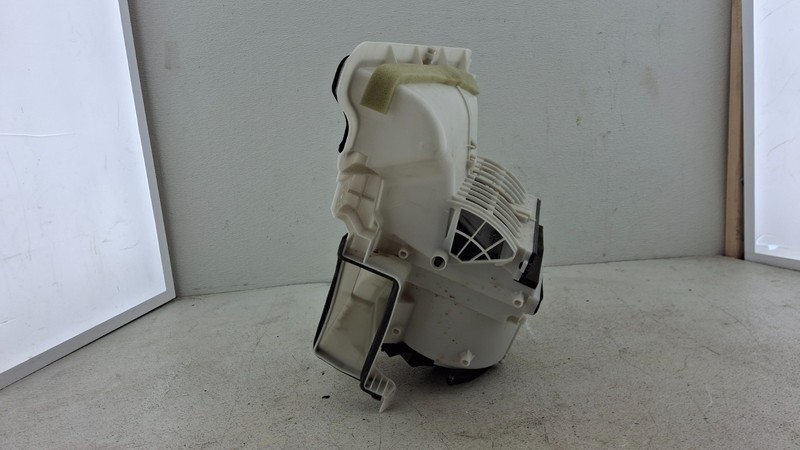2017-2020 Mazda CX5 2.5L Front AC Heater Air Blower Motor Housing Casing BOX