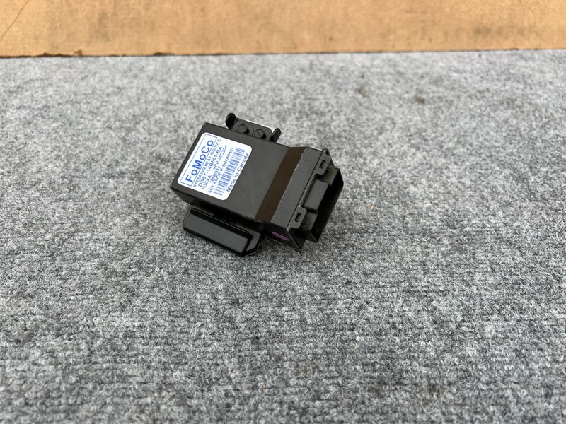 FORD MUSTANG GT 2018-2023 OEM WHEEL HEAT CONTROL MODULE UNIT ASSEMBLY