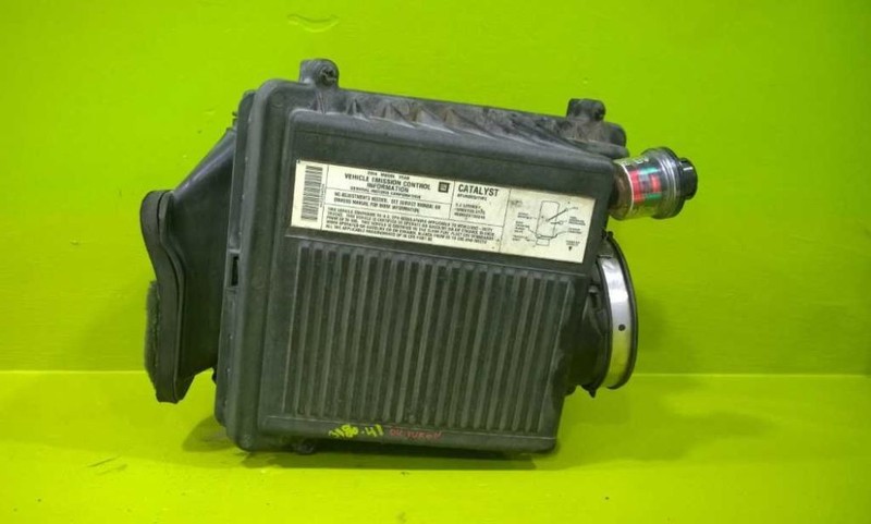 00 01 02 03 04 05 06 GMC YUKON XL AIR CLEANER BOX OEM 3186-41