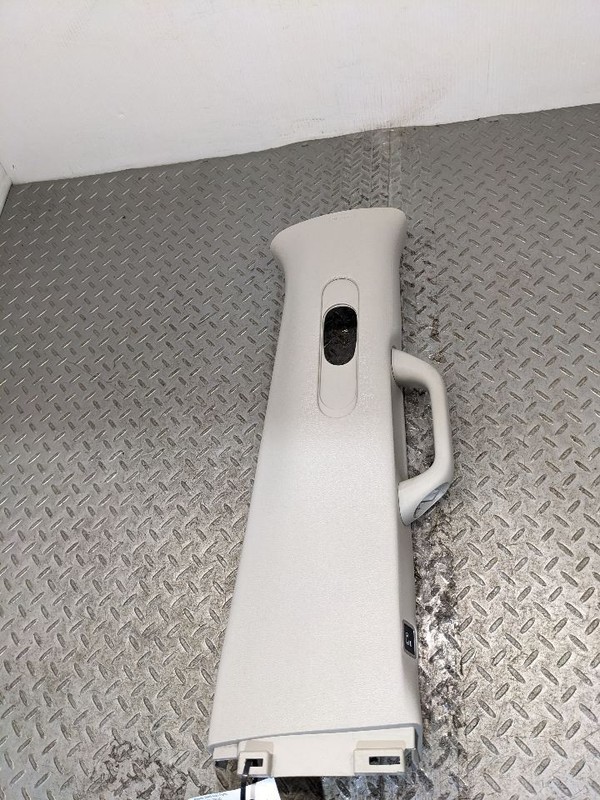2017 -2025 CHRYSLER PACIFICA RIGHT B PILLAR UPPER TRIM COVER PANEL OEM1181686