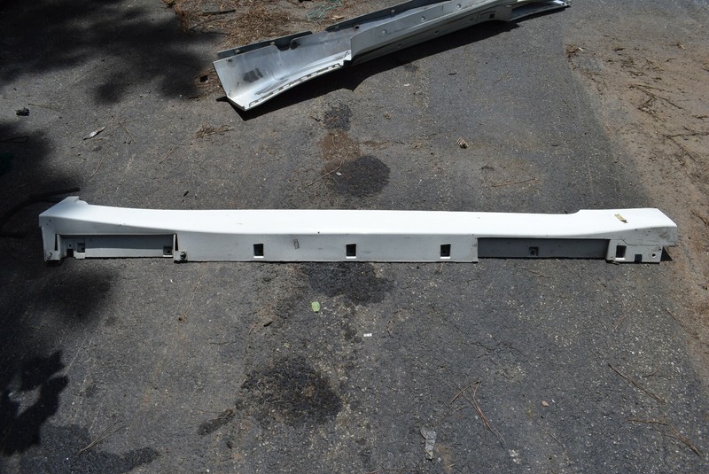 BMW ROCKER PANEL MOLDING RIGHT SIDE FACTORY OEM
