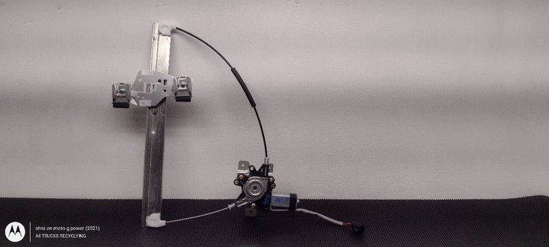 03-09 Hummer H2 Rear Left Driver Door Window Regulator W/ Motor OEM 15771355