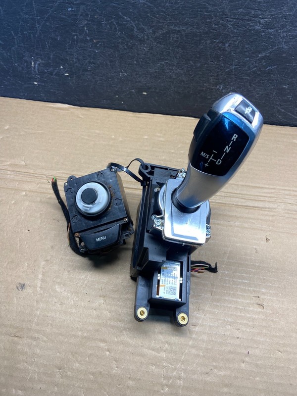 2007 to 2013 BMW X5 E70 Shift Shifter Selector Gear W/ BezelOEM AE4600 DG