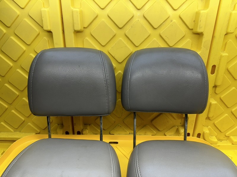 2004Chevrolet Tahoe Front Rear Headrests Gray Set Of4 Leather