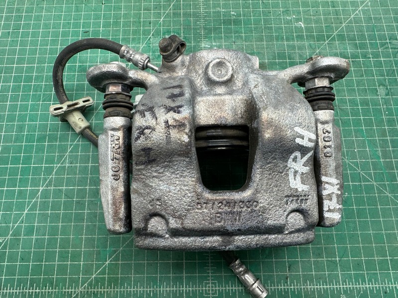 16-23 BMW X1 X2 F48 F39 FRONT RIGHT PASSENGER SIDE BRAKE CALIPER OEM